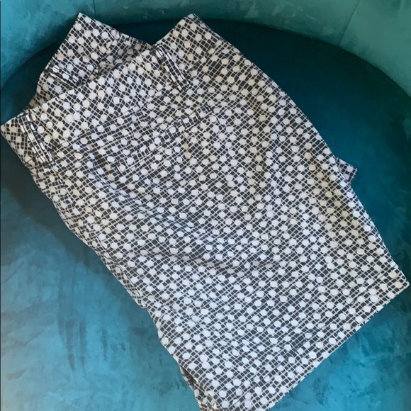 CASLON•SHORTS - Picture 4 of 6